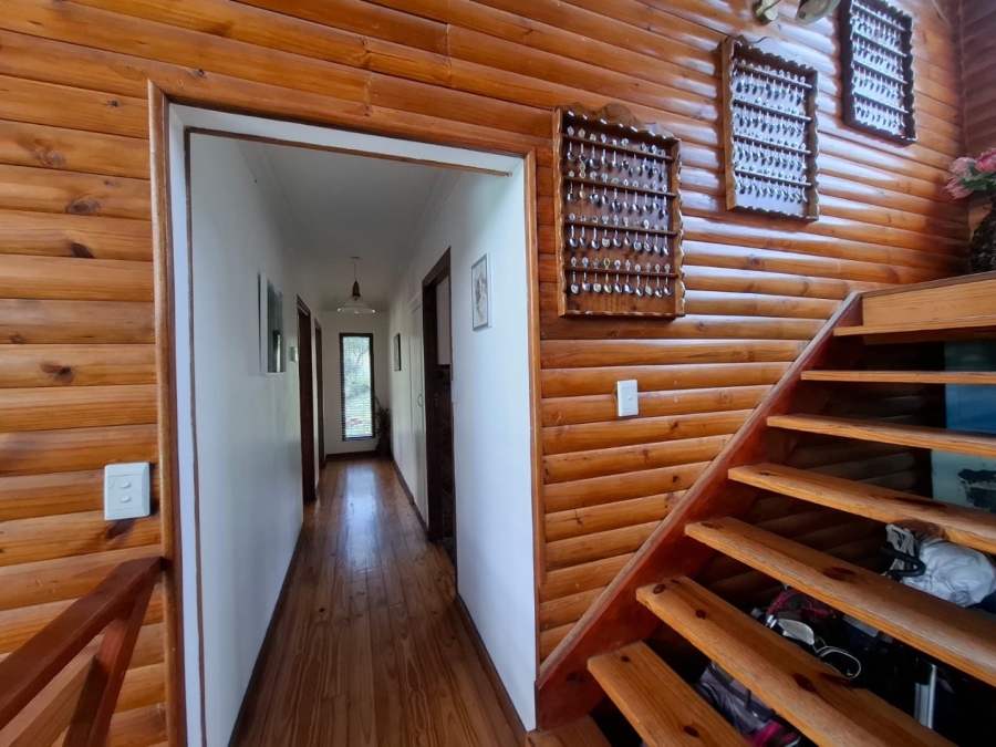 5 Bedroom Property for Sale in Waterkloof East North West